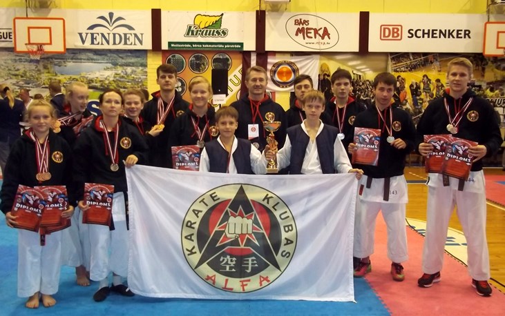 Klubo „Alfa“ sportininkai po apdovanojimų